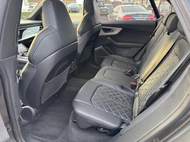 Audi Q8  55 TFSI e quattro 2x S-LINE