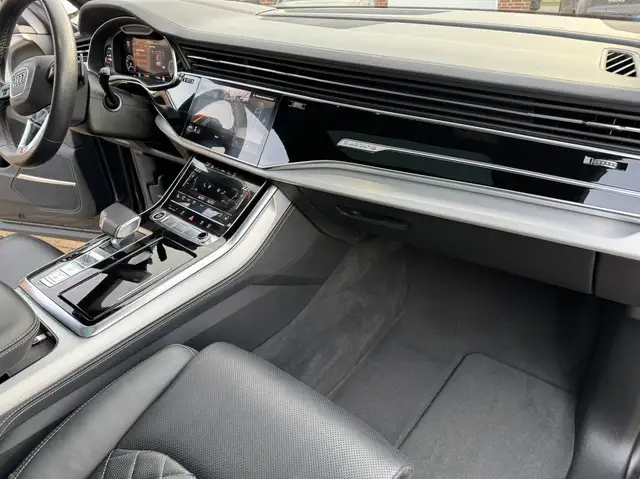 Audi Q8  55 TFSI e quattro 2x S-LINE