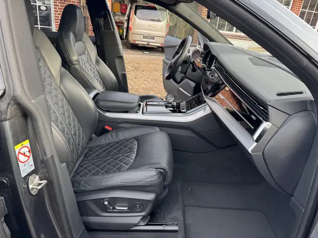 Audi Q8  55 TFSI e quattro 2x S-LINE