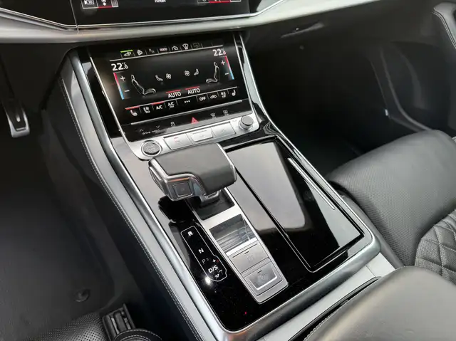 Audi Q8  55 TFSI e quattro 2x S-LINE
