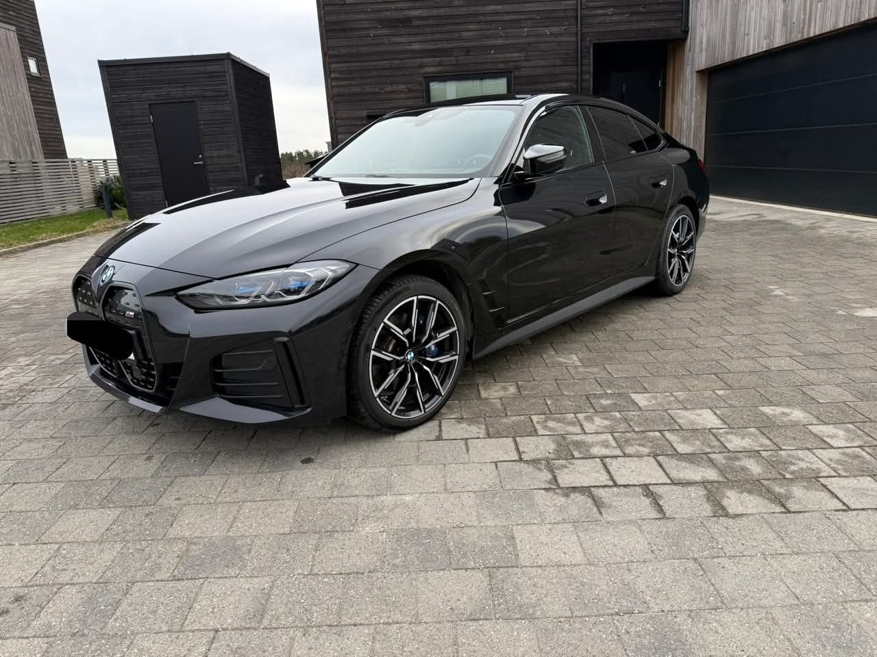 BMW i4 Entièrement chargé