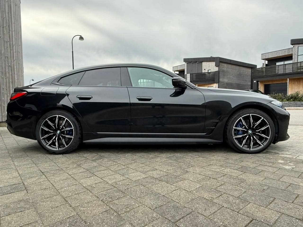 BMW i4 Entièrement chargé