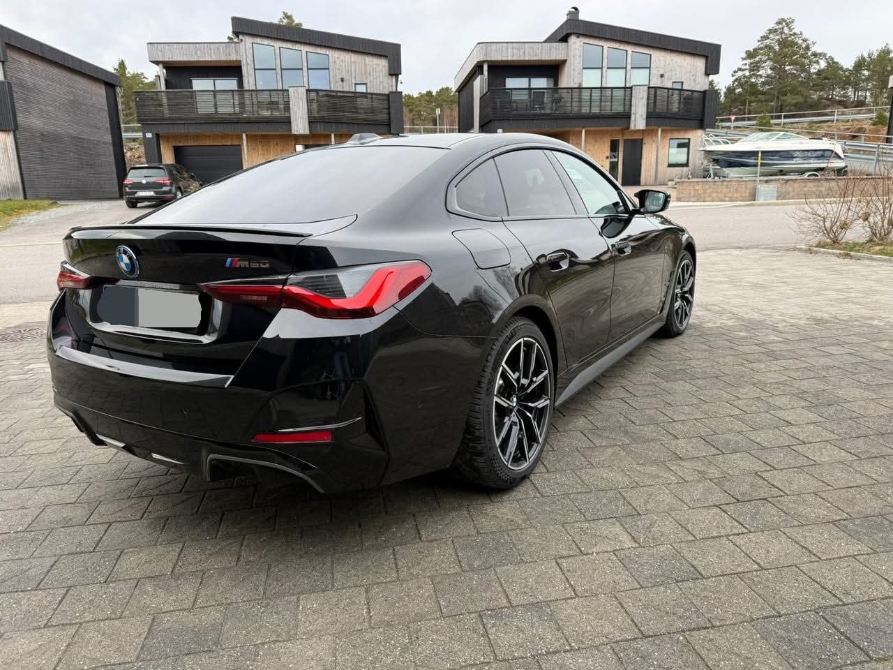 BMW i4 Entièrement chargé