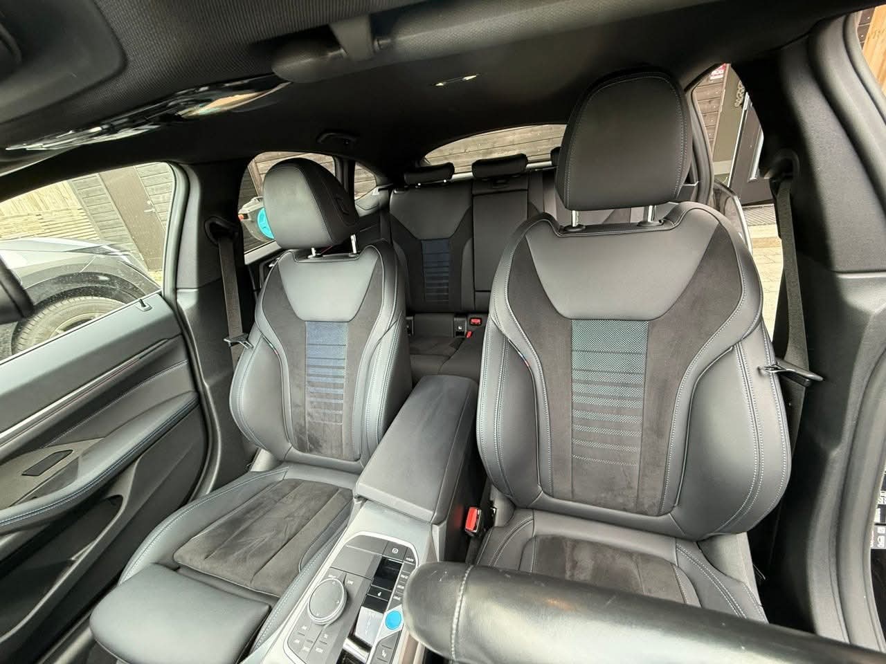 BMW i4 Entièrement chargé