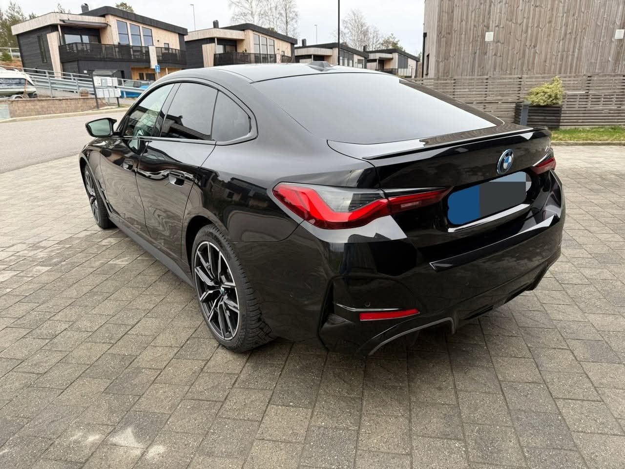 BMW i4 Entièrement chargé